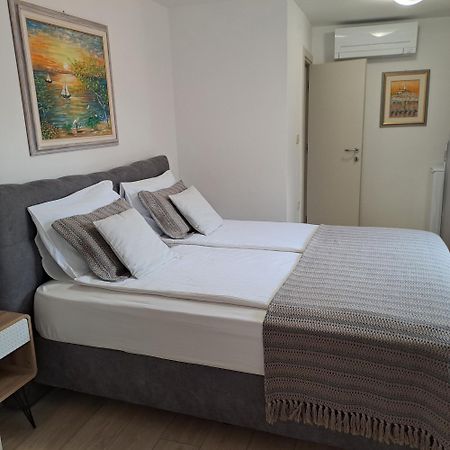 Apartment Lino - City Center Ровин Екстериор снимка