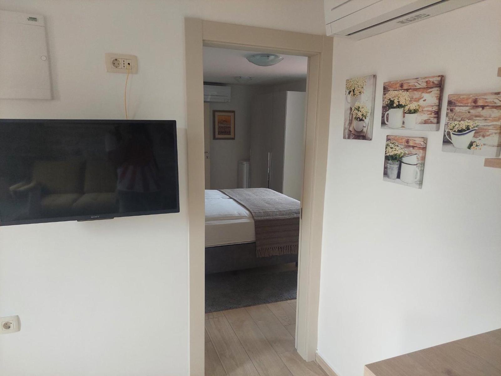 Apartment Lino - City Center Ровин Екстериор снимка