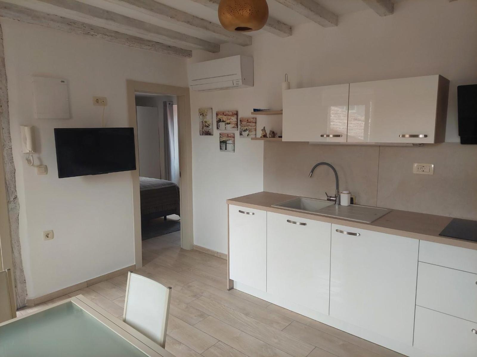 Apartment Lino - City Center Ровин Екстериор снимка