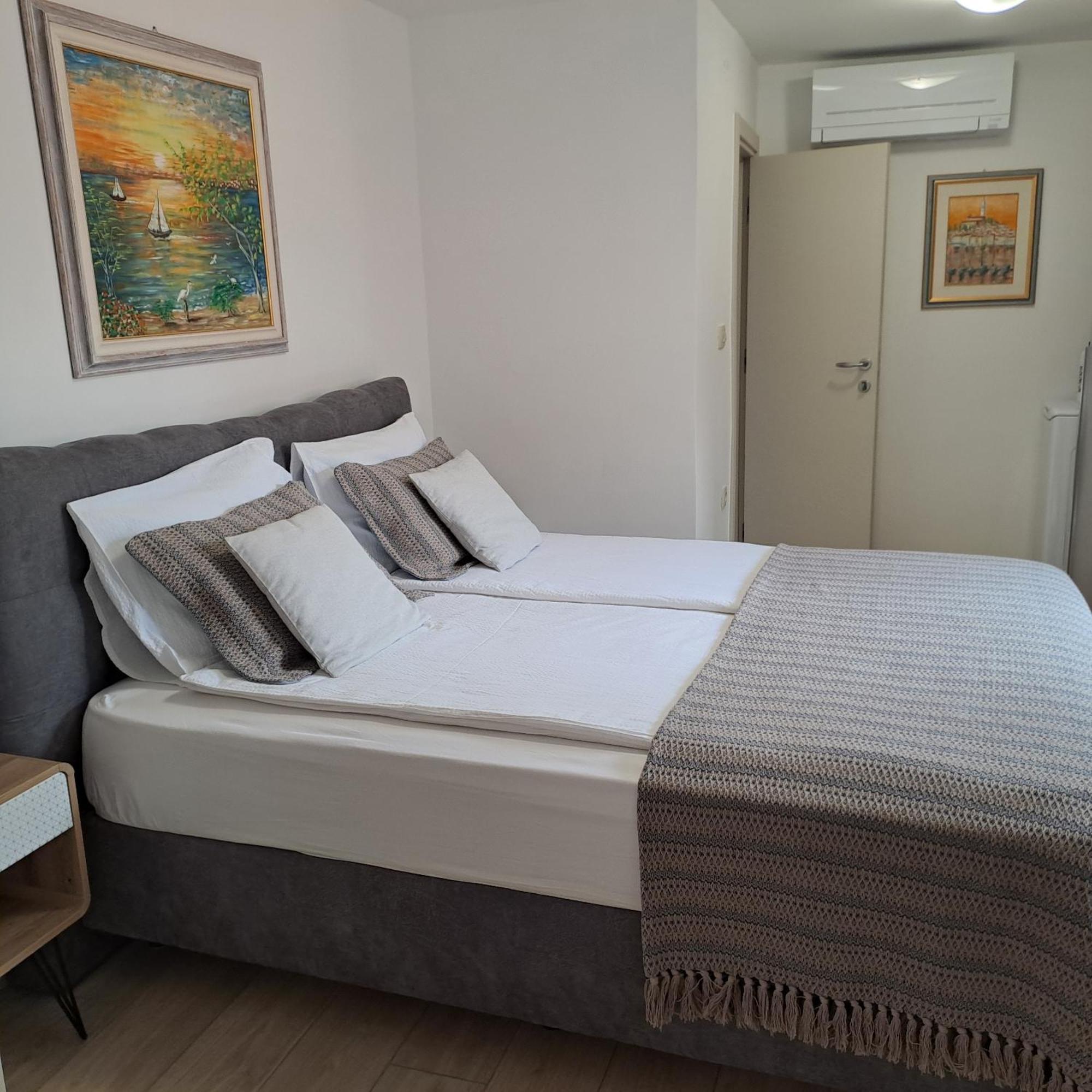Apartment Lino - City Center Ровин Екстериор снимка
